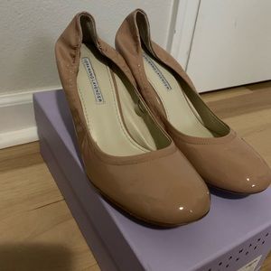 Vera Wang Lavender 8.5 size shoes.